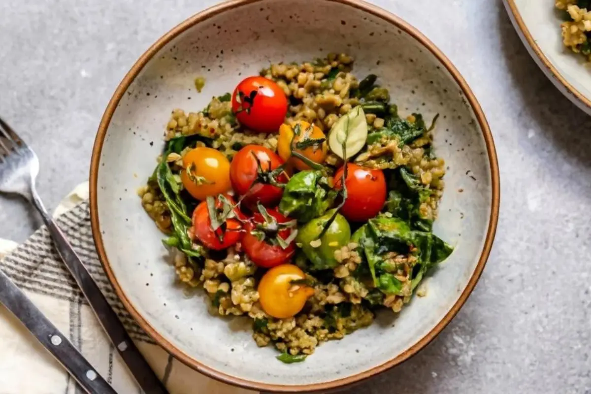 Farro with Blistered Tomatoes Pesto and Spinach Recipe